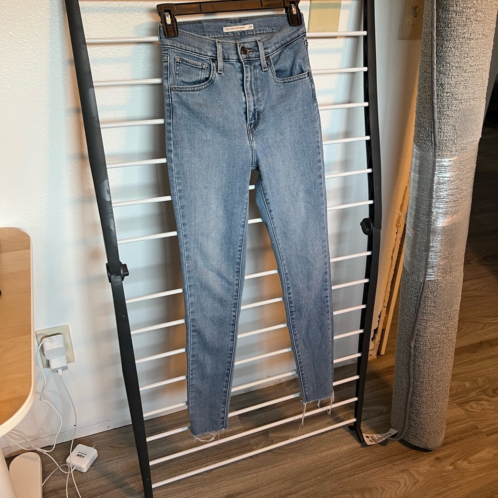 Levi’s high rise super skinny jeans size 25